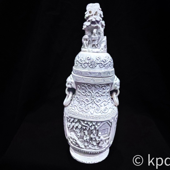 Intricate Vintage/Antique Decorative Vessel in the tradition of Chinese artistry - Picture 7 of 10